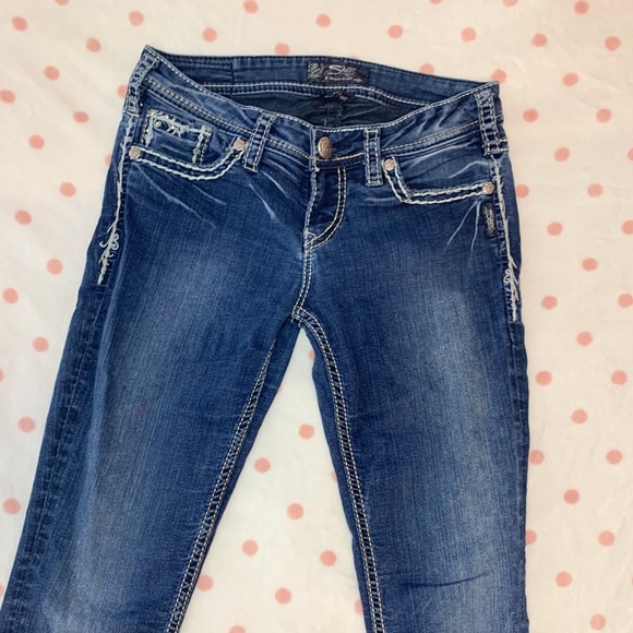 Silver Jeans | Skinny Mid Rise Aiko Jeans Pearl Embellished - Picture 4 of 9